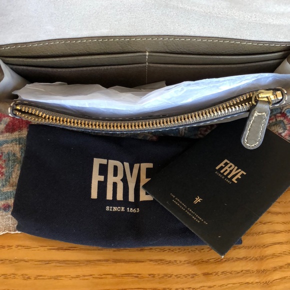 🌟NWT ADELINE WALLET CROSSBODY🌟 CARE CARD+DUSTBAG - Picture 7 of 8